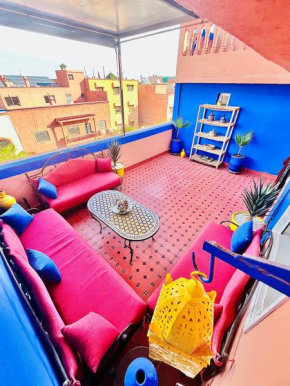 Appartement CLIMATISÉ avec jolie terrasse privée et parking Apartment with AC, nice private terrace and parking